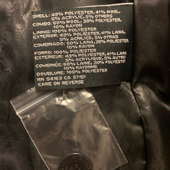 Beautiful GUESS wool dress coat. Brand new with tags. - Picture 5 of 8